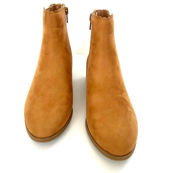 Daxi Scalloped Booties in Camel- New in Box - Picture 2 of 10